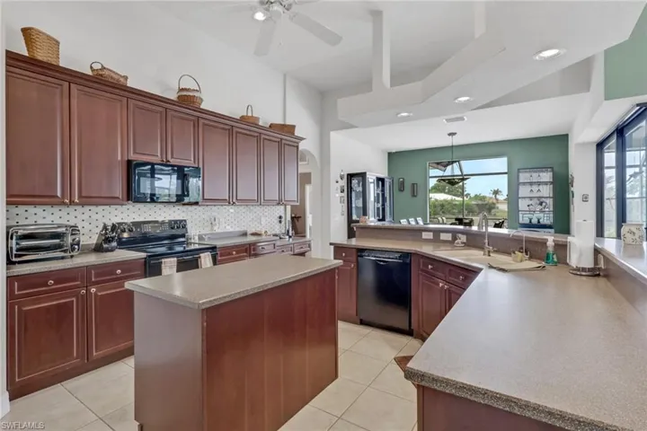 2102 Ne 22nd Ave, Cape Coral, Florida 33909