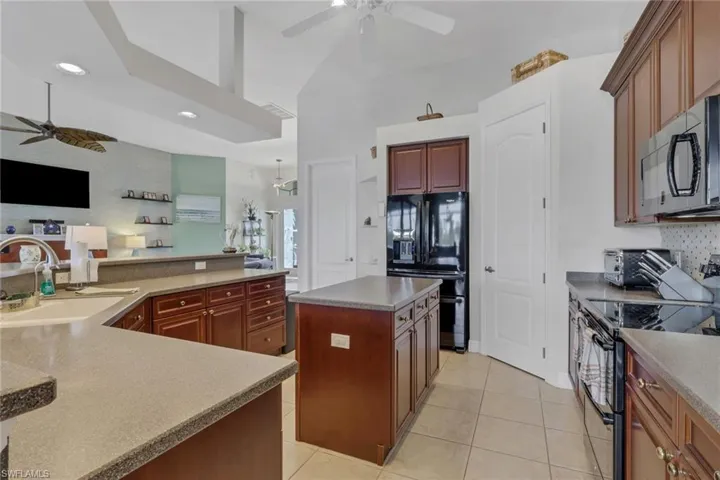2102 Ne 22nd Ave, Cape Coral, Florida 33909