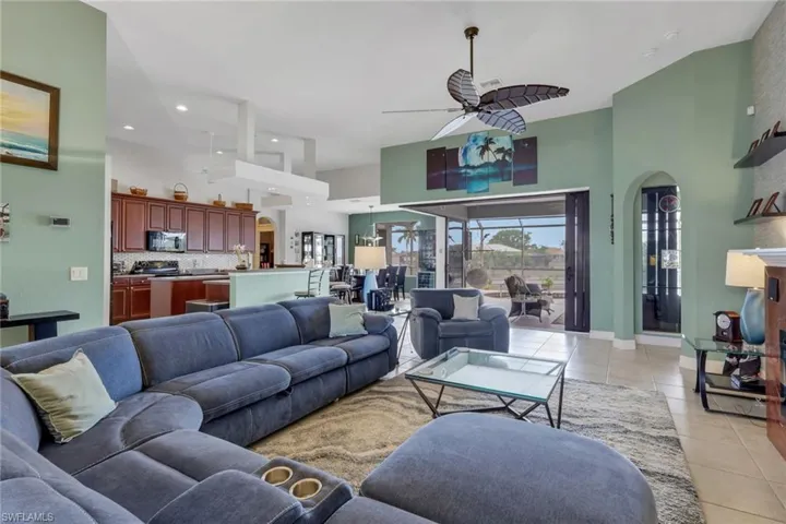 2102 Ne 22nd Ave, Cape Coral, Florida 33909