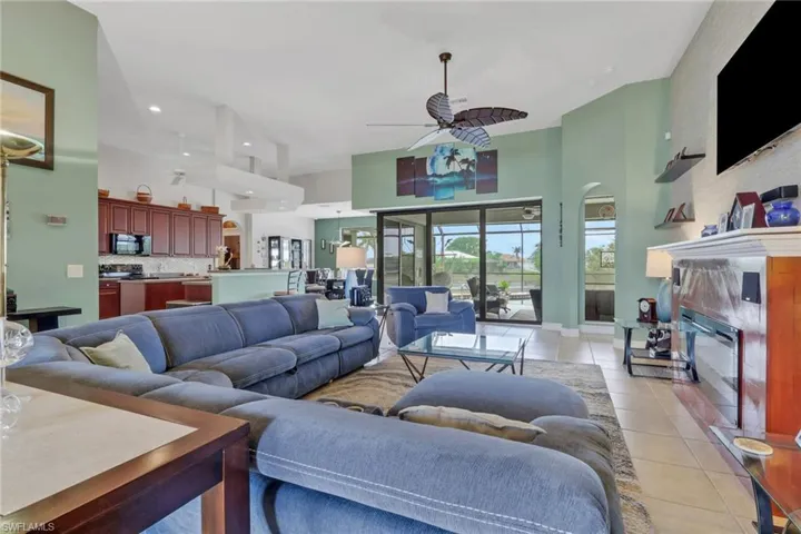 2102 Ne 22nd Ave, Cape Coral, Florida 33909