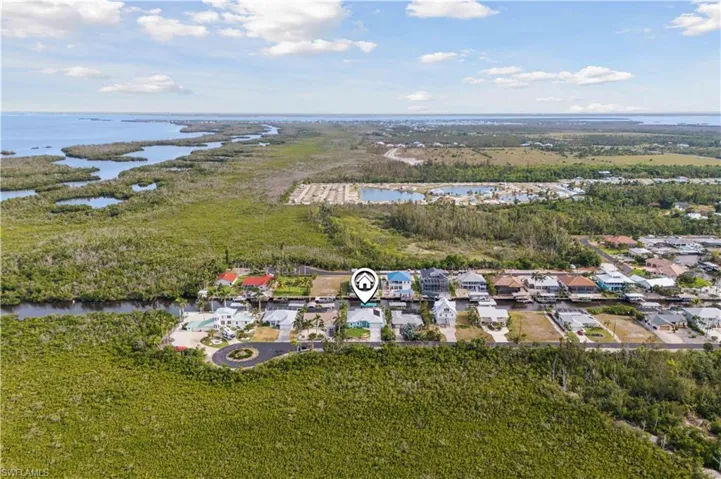 Perfect for boating enthusiasts, this home provides the ultimate in waterfront living with easy access to all the beauty the Gulf has to offer.