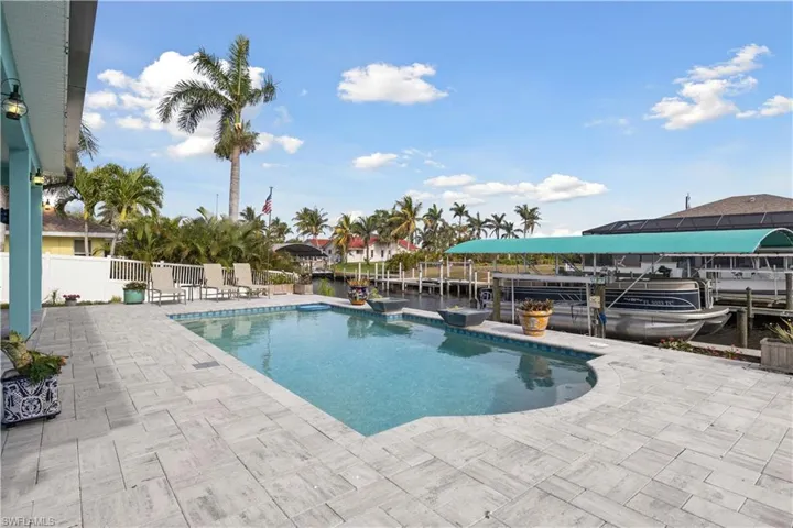 Whether you're enjoying a swim, watching the sunset, or spending time on the dock, this outdoor space seamlessly blends luxury, comfort, and waterfront living.