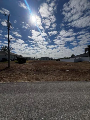 View of yard with a residential view