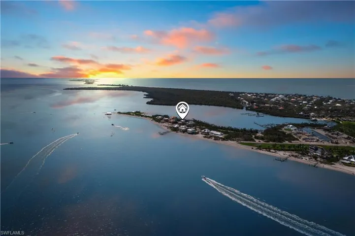 Vibrant skies, boating, fishing and an amazing laid back lifestyle!