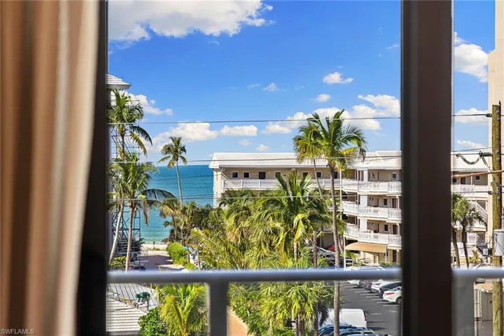 1820  Gulf Shore N BLVD, Naples, FL 34102