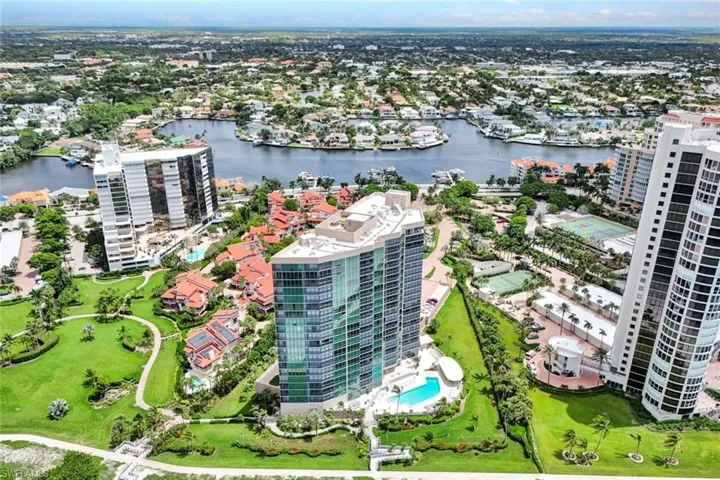 4651  Gulf Shore N BLVD, Naples, FL 34103