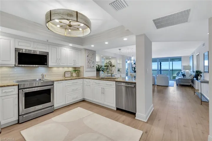 4651  Gulf Shore N BLVD, Naples, FL 34103