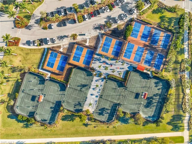 Community pickle ball and tennis courts.