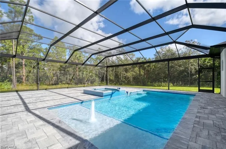 Huge Pool Deck with panoramic screen enclosure