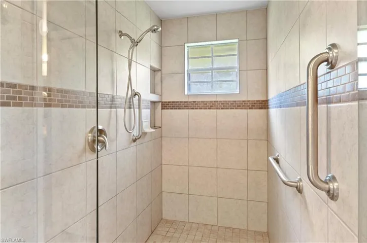 5780  Hidden Oaks  LN, Naples, FL 34119