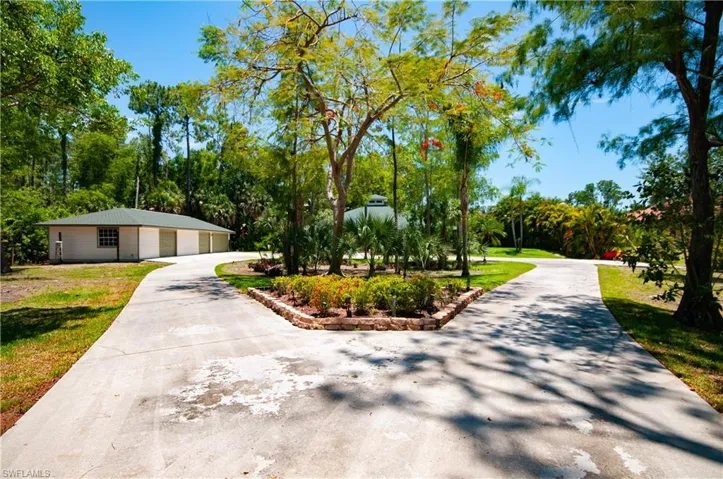 5780  Hidden Oaks  LN, Naples, FL 34119