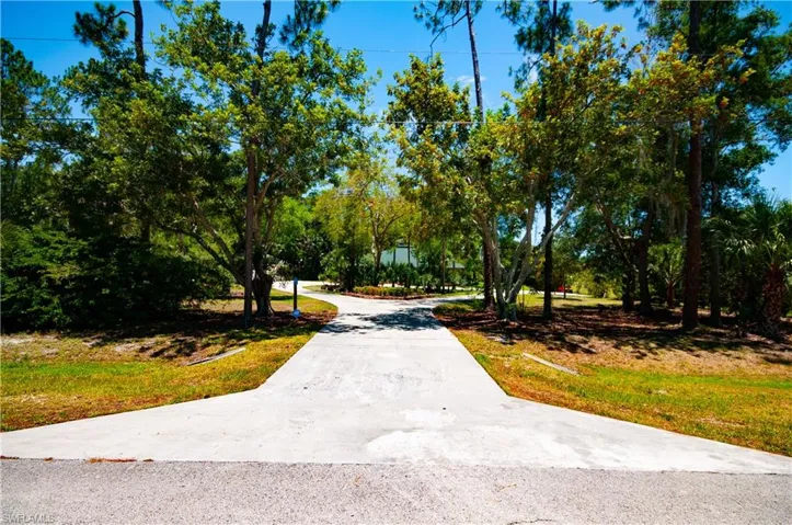 5780  Hidden Oaks  LN, Naples, FL 34119
