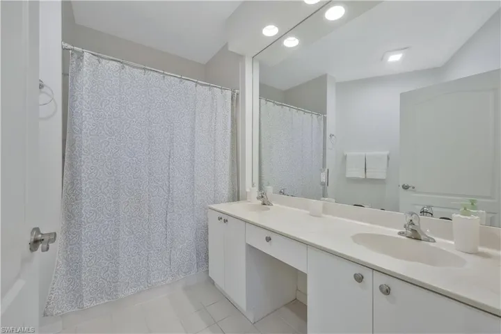 8380  Excalibur  CIR, Naples, FL 34108