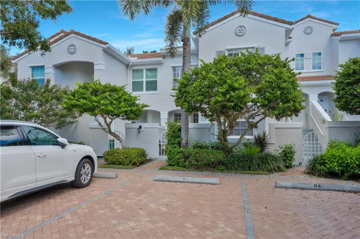 8380  Excalibur  CIR, Naples, FL 34108