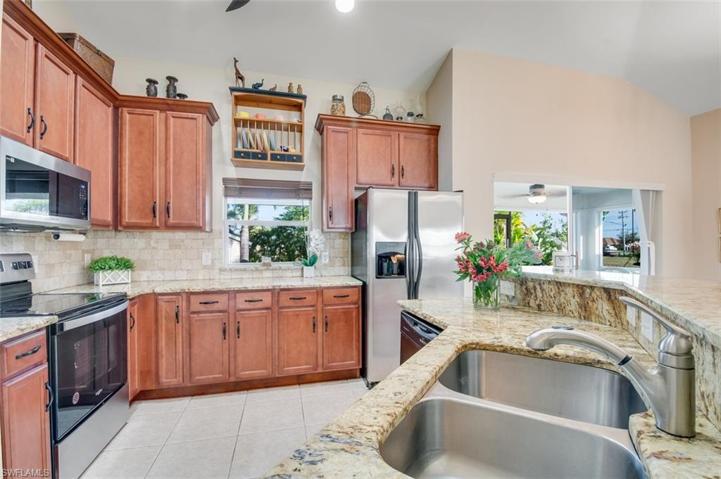 2913 SW 8th PL, CAPE CORAL FL 33914