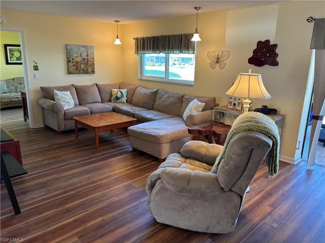 1515 Edgewater Cir, Fort Myers, Florida 33919