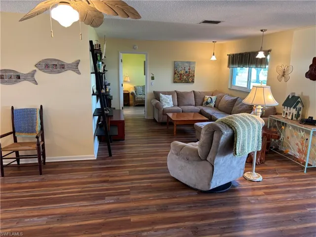 1515 Edgewater Cir, Fort Myers, Florida 33919