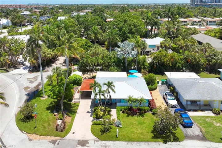 1711  Smugglers  CV, Naples, FL 34112