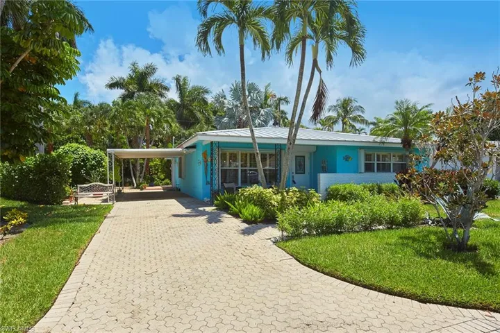 1711  Smugglers  CV, Naples, FL 34112