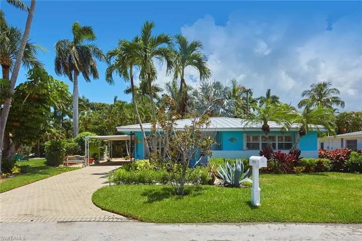 1711  Smugglers  CV, Naples, FL 34112
