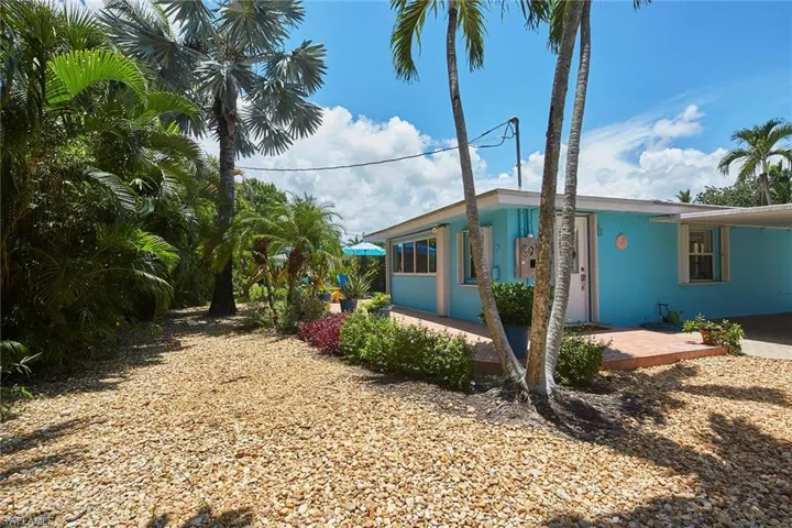 1711  Smugglers  CV, Naples, FL 34112