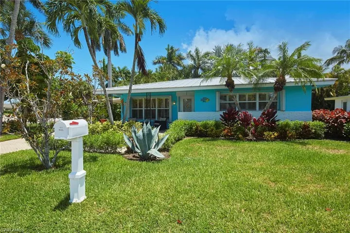 1711  Smugglers  CV, Naples, FL 34112