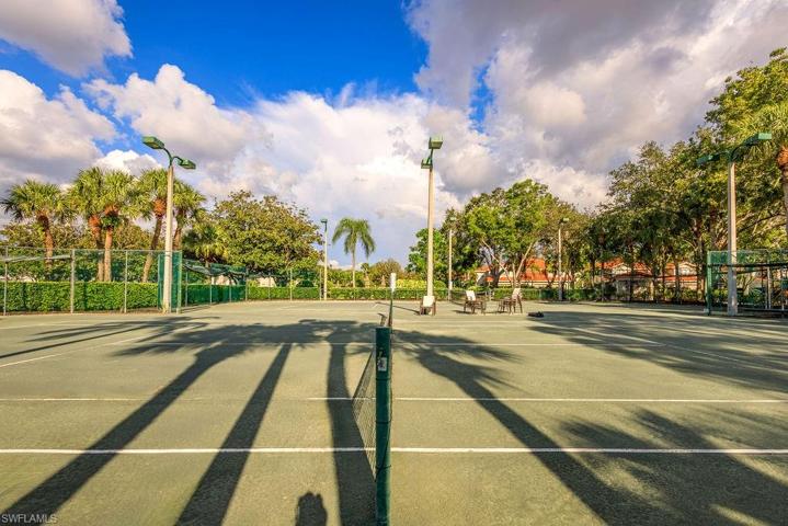 2585  Old Groves  RD, Naples, FL 34109