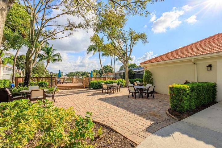 2585  Old Groves  RD, Naples, FL 34109