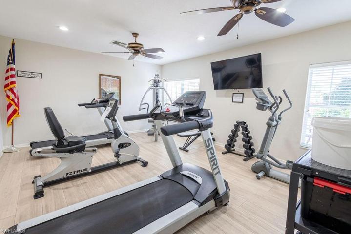 2585  Old Groves  RD, Naples, FL 34109