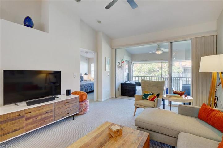 2585  Old Groves  RD, Naples, FL 34109