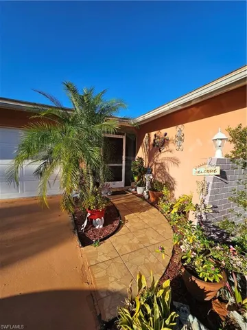 1520  Canal  ST, Lehigh Acres, FL 33936