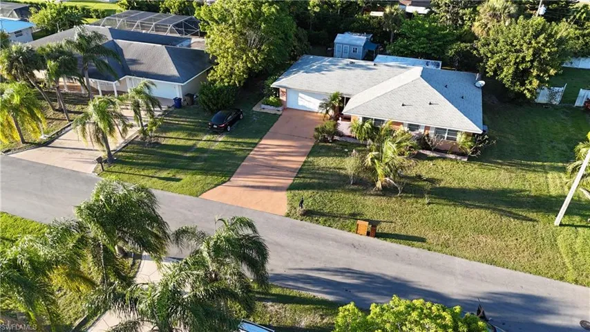 1520  Canal  ST, Lehigh Acres, FL 33936