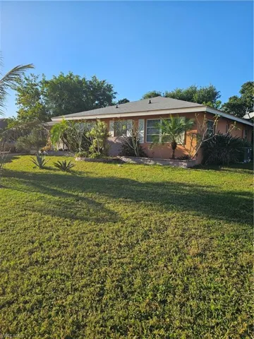1520  Canal  ST, Lehigh Acres, FL 33936