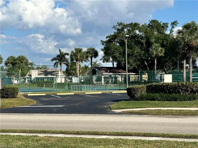 Tennis & Pickleball Courts