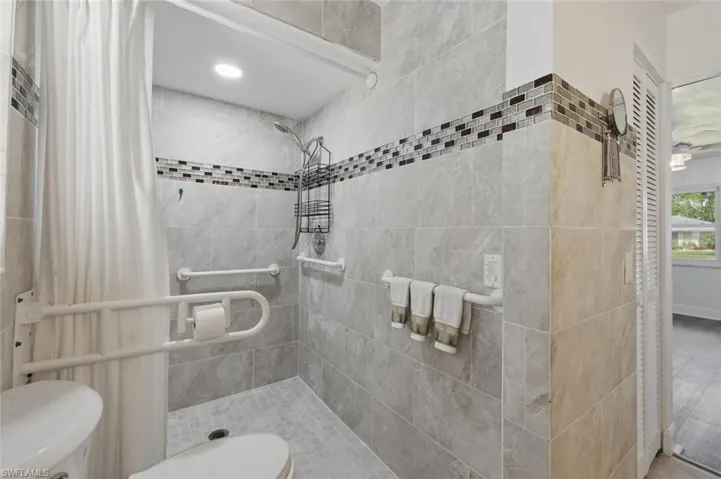 walk-in/roll-in shower