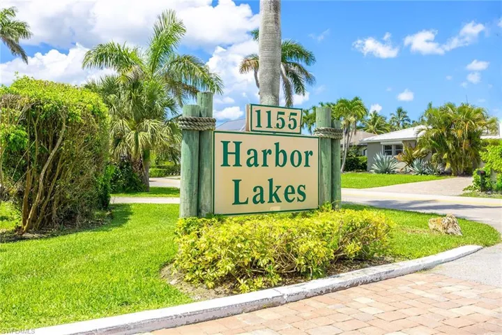 1155  Sandpiper  ST, Naples, FL 34102