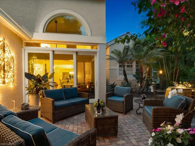 156  Amblewood  LN, Naples, FL 34105