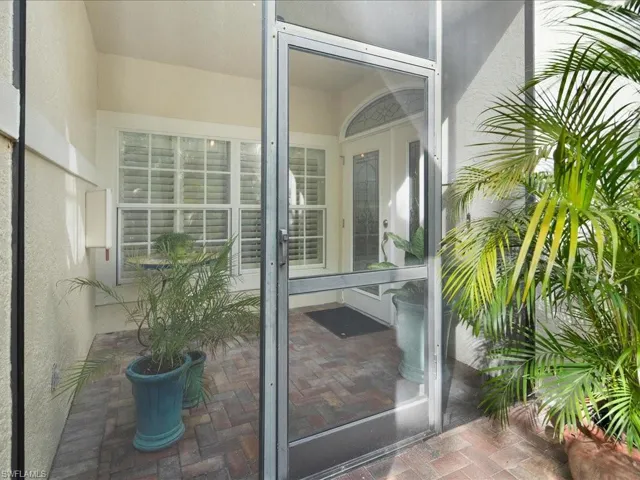 156  Amblewood  LN, Naples, FL 34105