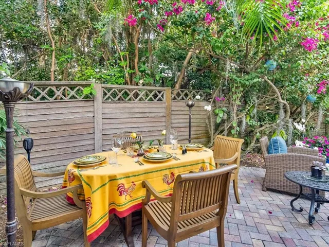 156  Amblewood  LN, Naples, FL 34105