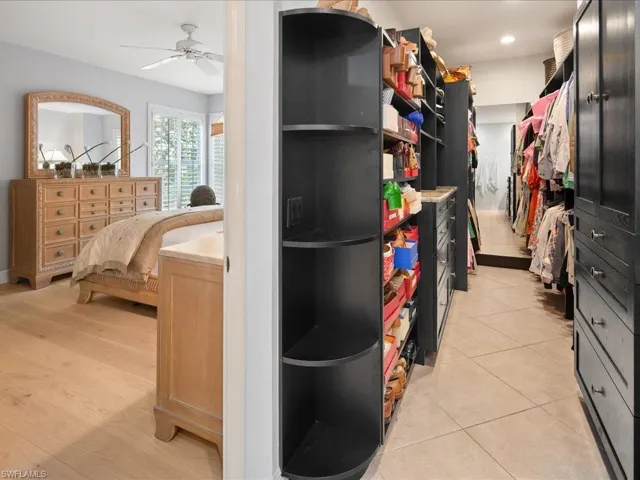156  Amblewood  LN, Naples, FL 34105
