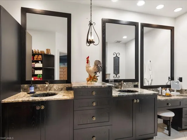 156  Amblewood  LN, Naples, FL 34105
