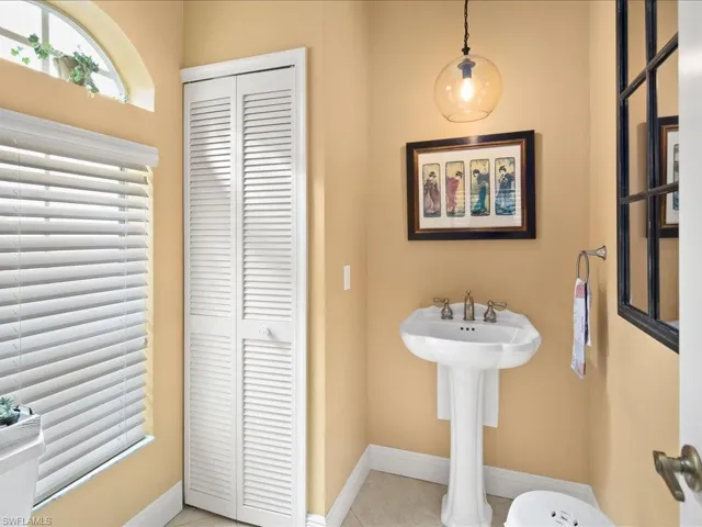 156  Amblewood  LN, Naples, FL 34105