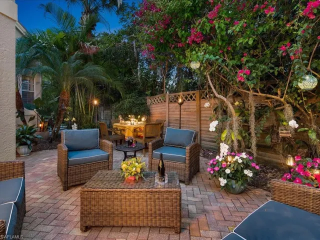 156  Amblewood  LN, Naples, FL 34105