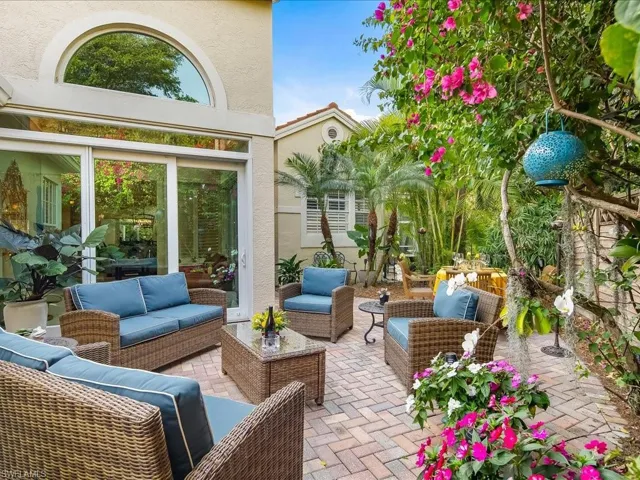 156  Amblewood  LN, Naples, FL 34105
