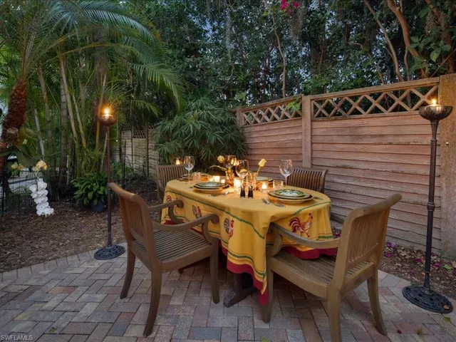 156  Amblewood  LN, Naples, FL 34105