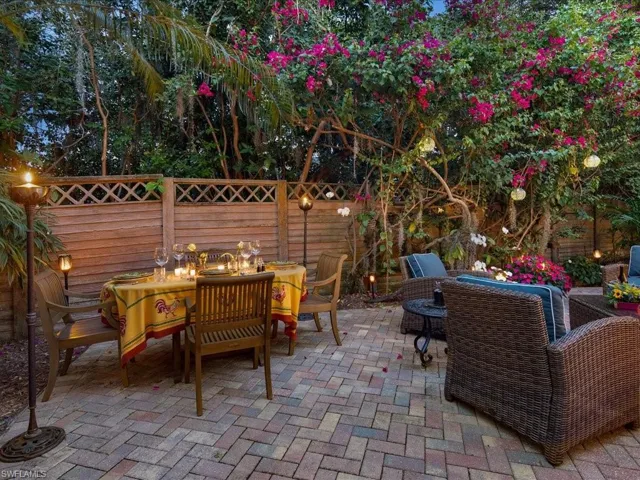156  Amblewood  LN, Naples, FL 34105