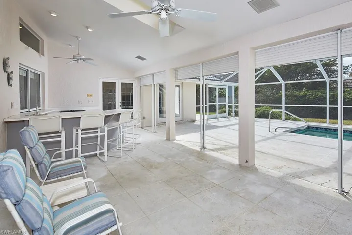 702  Hollybriar  LN, Naples, FL 34108