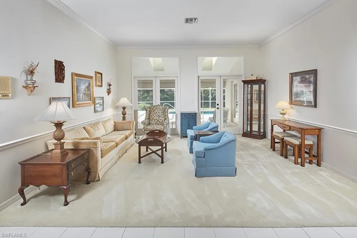 702  Hollybriar  LN, Naples, FL 34108