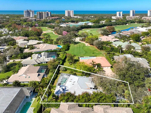 702  Hollybriar  LN, Naples, FL 34108
