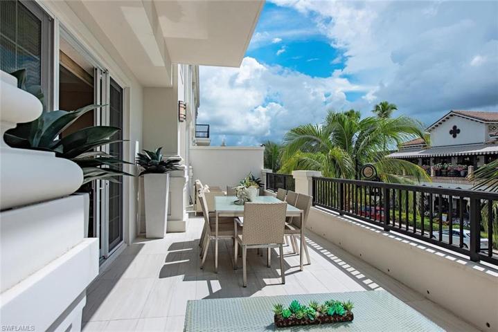 60 foot private balcony overlooking 5th Avenue South South